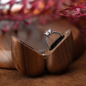 GM02-43 Wooden Jewelry Black Lines Heart