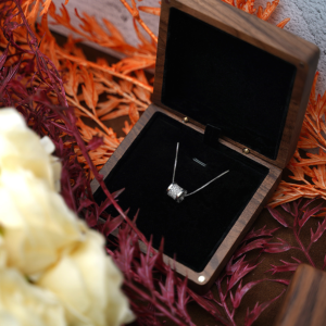 GM02-43 Wooden Jewelry Black Lines Square